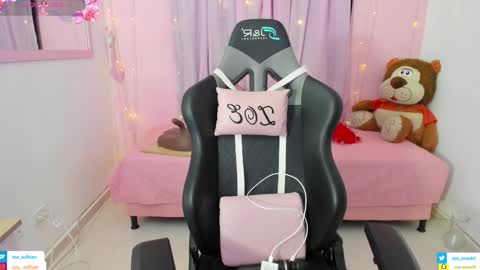 zoe_sullivan_ online show from 11.08.25