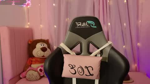 Snapshot of zoe_sullivan_ chatting on 05.15.26 zoe_sullivan_ online show from 05.15.26