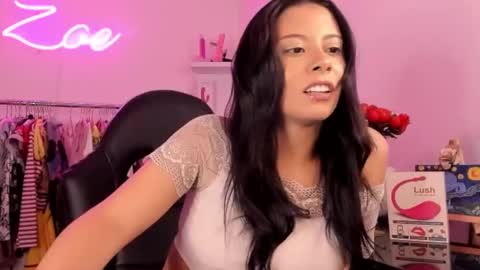 Snapshot of zoecams chatting on 03.08.25 zoecams online show from 03.08.25