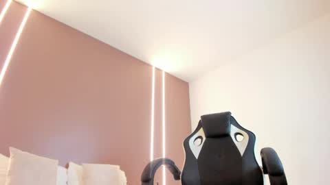 zoee_zi online show from 04.17.26