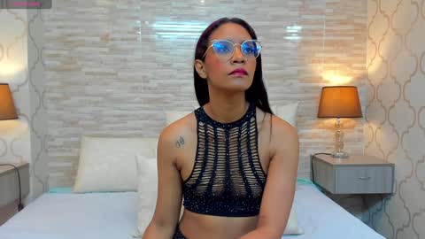 Snapshot of zoeesmitth chatting on 12.18.24 ZoeeSmitth online show from 12.18.24