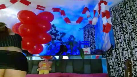 Snapshot of zoemi chatting on 02.18.25 zoemi online show from 02.18.25