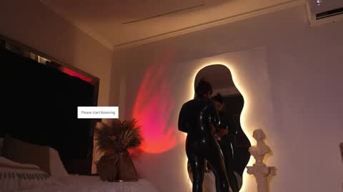 zoevidal_ online show from 12.14.25