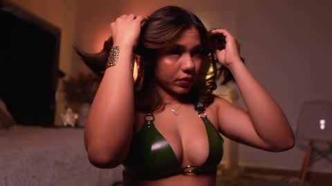 zoevidal_ online show from 04.04.26