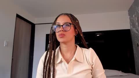 Snapshot of zoewestt chatting on 10.03.25 Zoe online show from 10.03.25