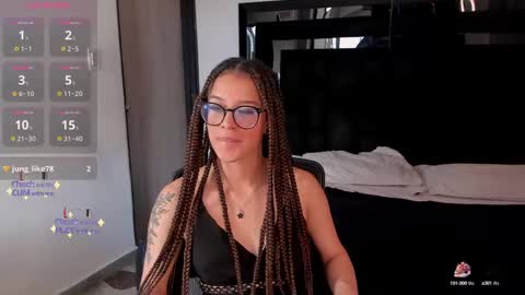 Snapshot of zoewestt chatting on 10.08.25 Zoe online show from 10.08.25