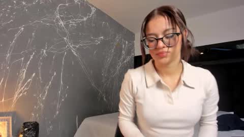 Snapshot of zoewestt chatting on 10.20.25 Zoe online show from 10.20.25