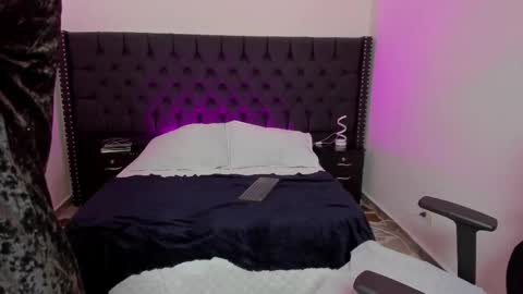 Snapshot of zoewestt chatting on 11.28.25 Zoe online show from 11.28.25