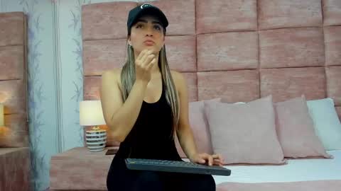 Snapshot of zoewilliis chatting on 09.18.25 ZoeWilliis online show from 09.18.25