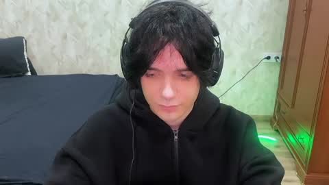 Snapshot of zombde32 chatting on 05.21.26 Zombdeeeee online show from 05.21.26