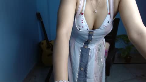 Snapshot of zonayesha chatting on 03.10.25 Zona online show from 03.10.25