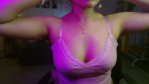 Snapshot of zonayesha chatting on 09.16.25 Zona online show from 09.16.25