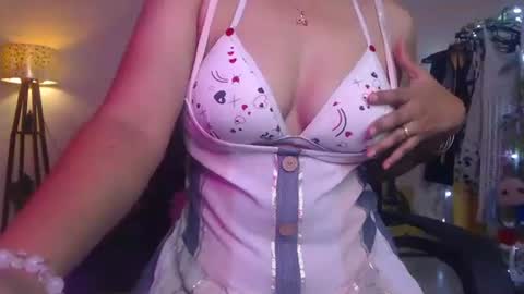 Snapshot of zonayesha chatting on 09.20.25 Zona online show from 09.20.25