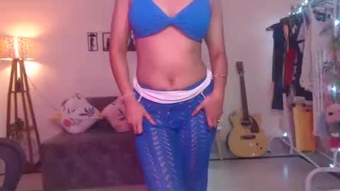 Snapshot of zonayesha chatting on 09.25.25 Zona online show from 09.25.25