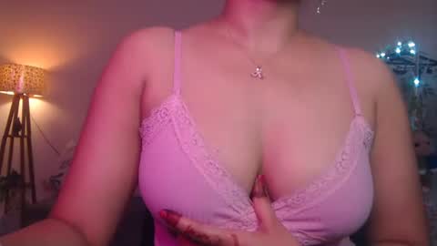 Snapshot of zonayesha chatting on 10.21.25 Zona online show from 10.21.25