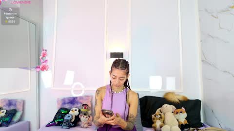 Snapshot of zorravioleta chatting on 05.19.26 Violeta online show from 05.19.26