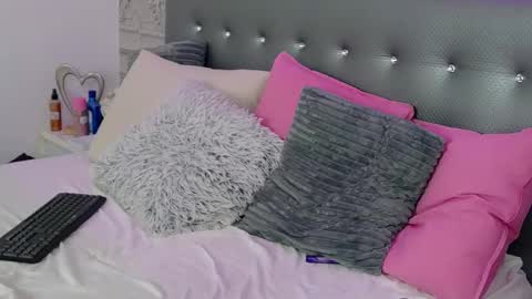 zurisaint online show from 01.12.26