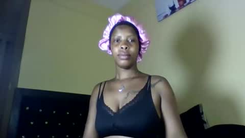 Snapshot of zurivelvetstudio chatting on 05.17.26 zurivelvetstudio online show from 05.17.26