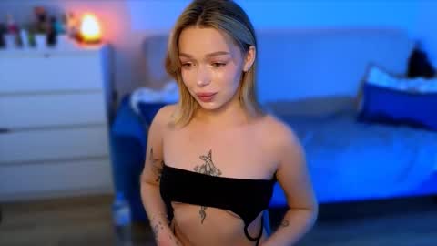 Snapshot of zuzzixx chatting on 11.07.25 zuzzixx online show from 11.07.25