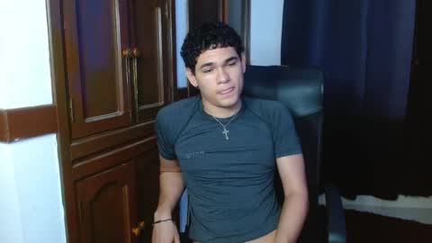 Snapshot of zyrosxk chatting on 10.22.25 antonio felipe online show from 10.22.25