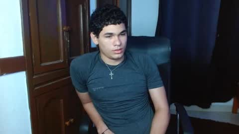 Snapshot of zyrosxk chatting on 10.25.25 antonio felipe online show from 10.25.25