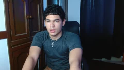 Snapshot of zyrosxk chatting on 11.05.25 antonio felipe online show from 11.05.25