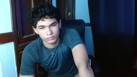 Snapshot of zyrosxk chatting on 11.25.25 antonio felipe online show from 11.25.25