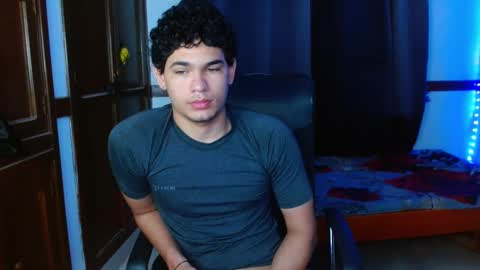 Snapshot of zyrosxk chatting on 12.05.25 antonio felipe online show from 12.05.25