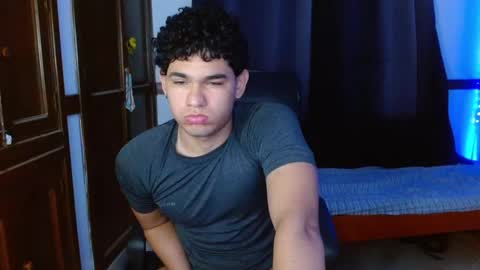 Snapshot of zyrosxk chatting on 12.23.25 antonio felipe online show from 12.23.25