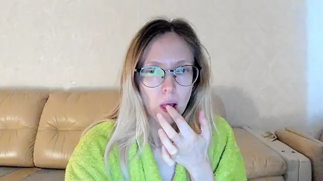 Snapshot of angelmommu chatting on 02.25.25 angelmommu online show from 02.25.25