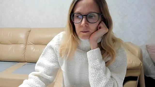 Snapshot of angelmommu chatting on 03.02.25 angelmommu online show from 03.02.25