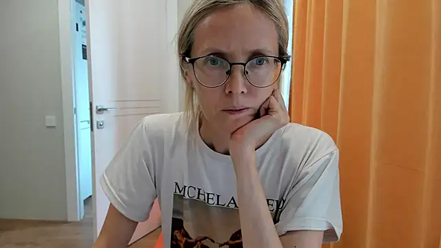Snapshot of angelmommu chatting on 09.18.25 angelmommu online show from 09.18.25