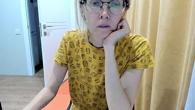 Snapshot of angelmommu chatting on 09.22.25 angelmommu online show from 09.22.25