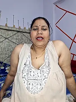 Snapshot of MOM-SUN-COUPLE chatting on 02.21.25 MOM-SUN-COUPLE online show from 02.21.25