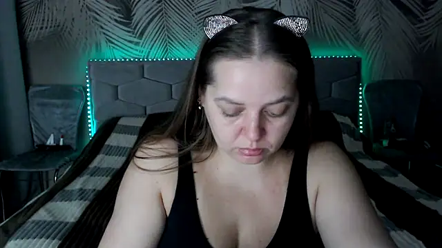 uliastar online show from 10.30.25