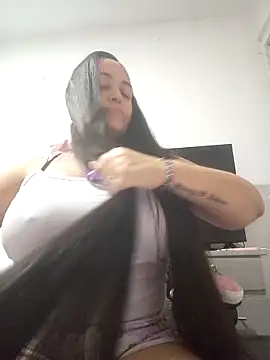 Snapshot of dayan_and_jonny chatting on 04.12.26 dayan and jonny online show from 04.12.26