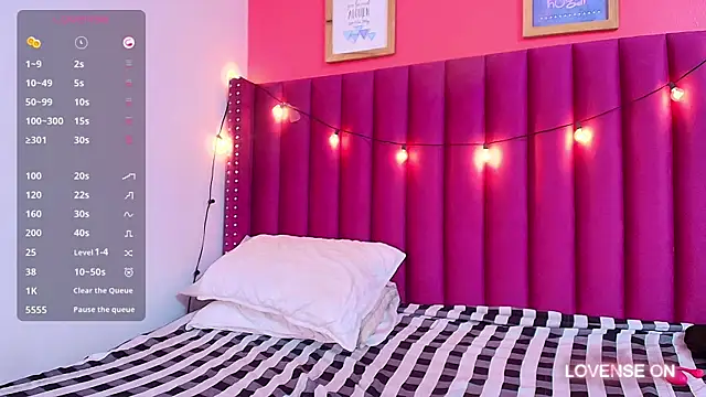 Snapshot of kinkylittlegirll chatting on 12.17.24 kinkylittlegirll online show from 12.17.24