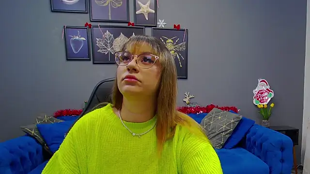 Snapshot of Katewalker_ chatting on 12.18.24 Katewalker online show from 12.18.24