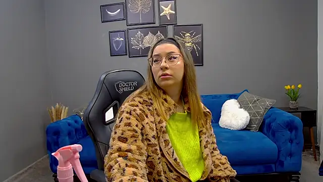 Snapshot of Katewalker_ chatting on 02.03.25 Katewalker online show from 02.03.25