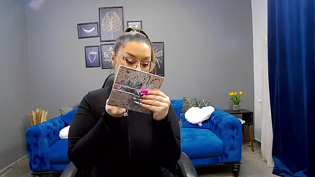 Snapshot of Katewalker_ chatting on 02.06.25 Katewalker online show from 02.06.25