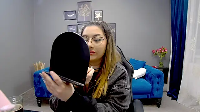 Snapshot of Katewalker_ chatting on 03.03.25 Katewalker online show from 03.03.25