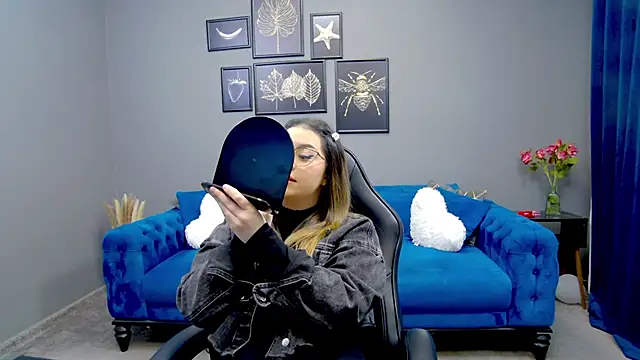 Snapshot of Katewalker_ chatting on 03.04.25 Katewalker online show from 03.04.25