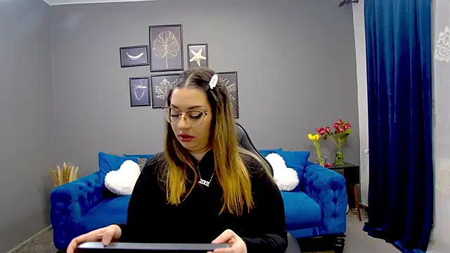 Snapshot of Katewalker_ chatting on 03.13.25 Katewalker online show from 03.13.25