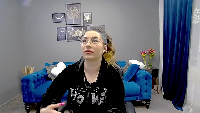 Snapshot of Katewalker_ chatting on 03.19.25 Katewalker online show from 03.19.25