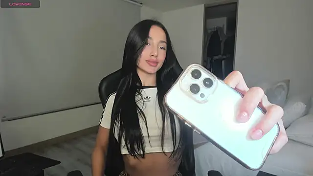 EvaMoet online show from 03.12.25