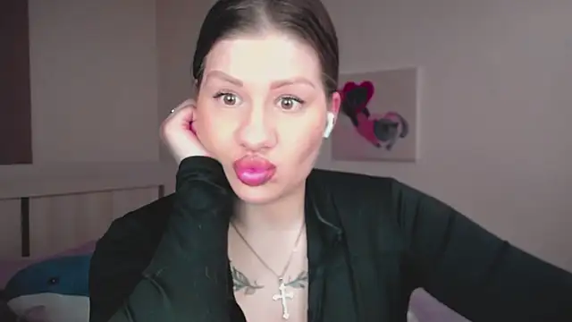 Snapshot of JuicyHelenX chatting on 03.06.26 JuicyHelenX online show from 03.06.26