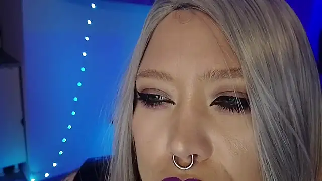 Snapshot of wickedxqueen chatting on 11.02.25 wickedxqueen online show from 11.02.25