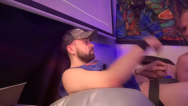 Snapshot of Fr4nk1eFFuxxx chatting on 03.04.25 Fr4nk1eFFuxxx online show from 03.04.25