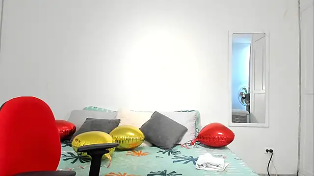 Snapshot of Estrella_Duran chatting on 03.17.25 Estrella Duran online show from 03.17.25