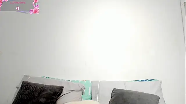 Snapshot of Estrella_Duran chatting on 03.18.25 Estrella Duran online show from 03.18.25